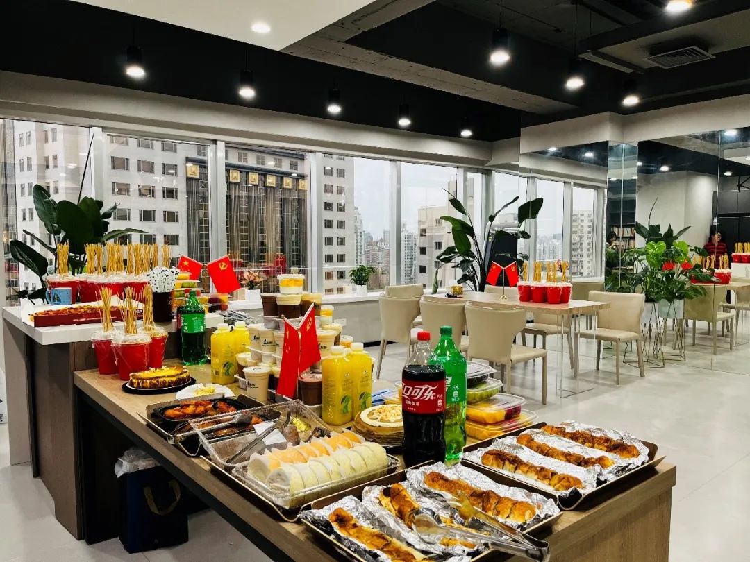 活动 | 银河集团186net评估国庆主题冷餐会举行时