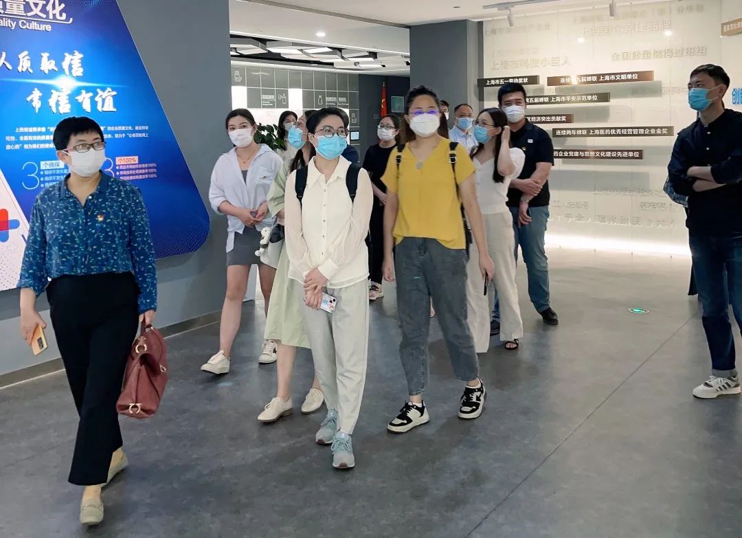 党建同步?支部偕行——银河集团186net评估党支部与上药信谊治理党支部签署结对共建协议