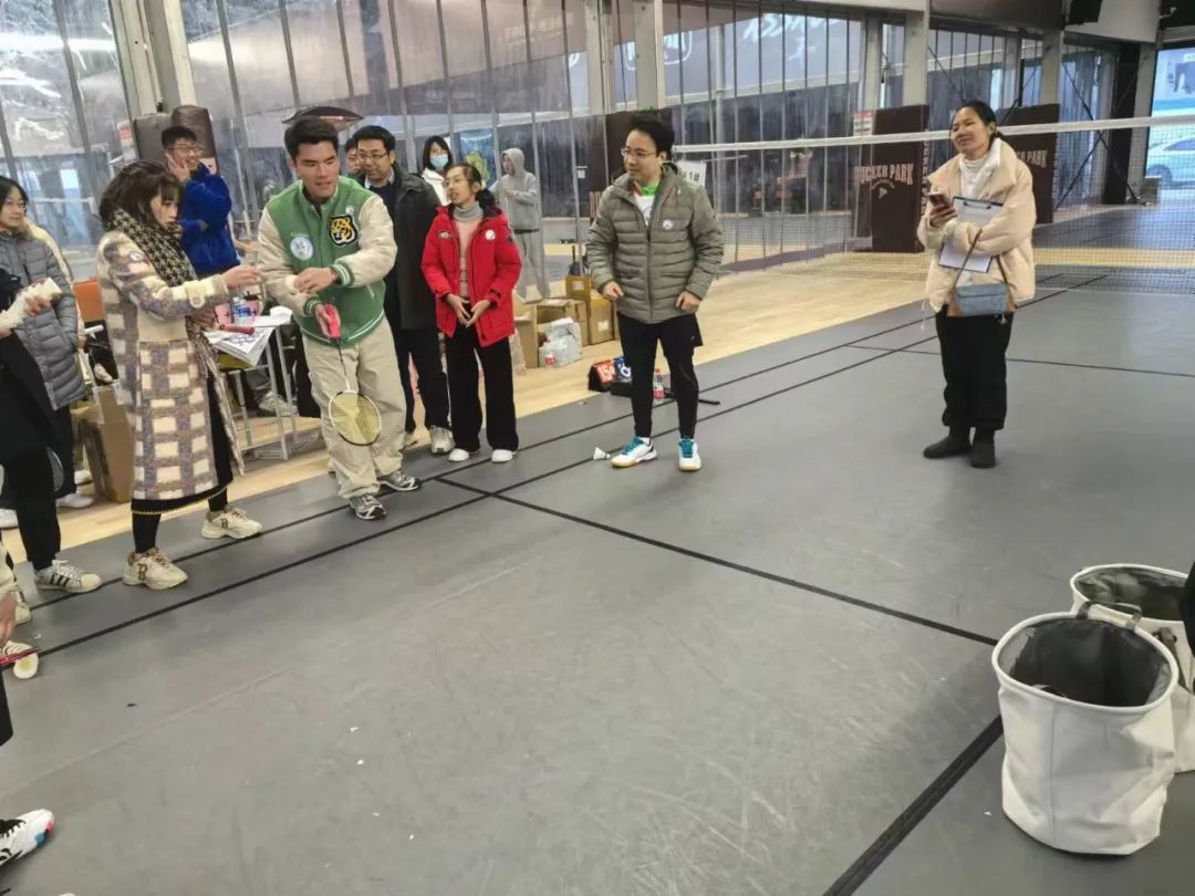 羽精彩偕行 ——第六届“银河集团186net杯”羽毛球果真赛顺遂举行