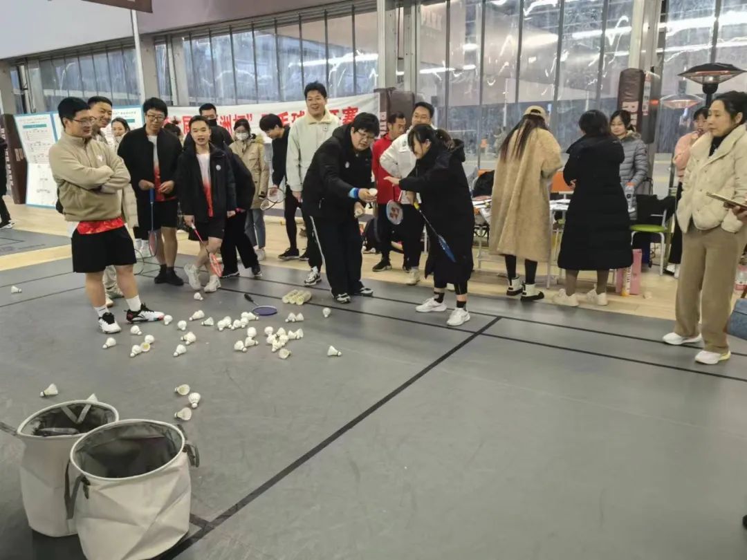 羽精彩偕行 ——第六届“银河集团186net杯”羽毛球果真赛顺遂举行