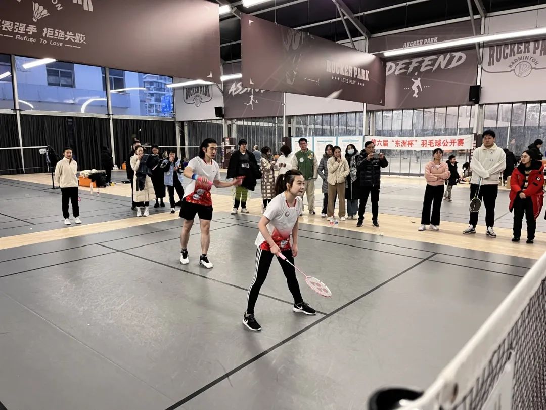 羽精彩偕行 ——第六届“银河集团186net杯”羽毛球果真赛顺遂举行