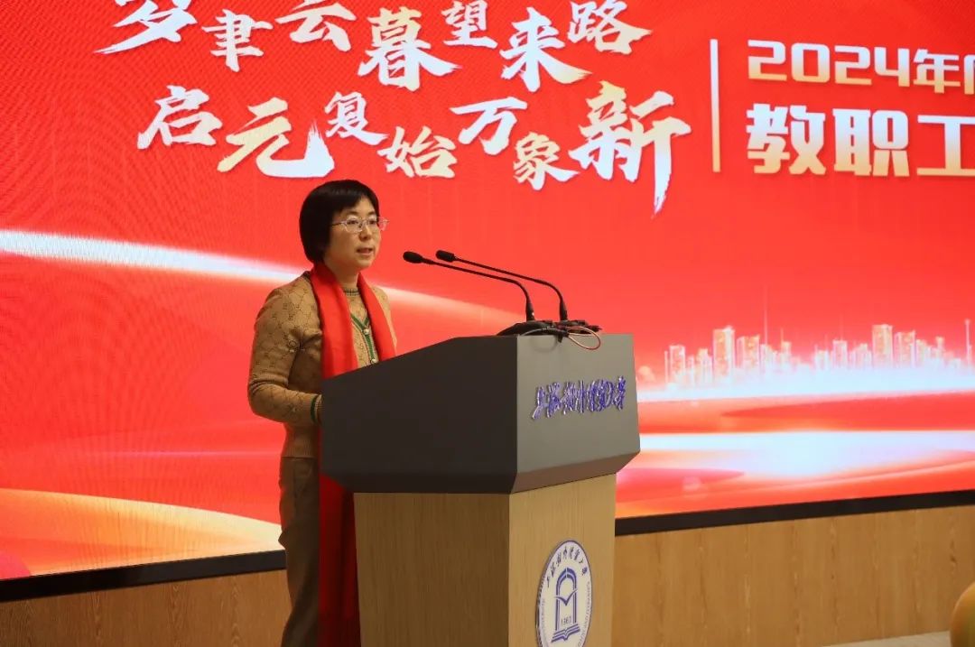 动态 | 银河集团186net评估联席总裁梁彬受邀出席上外贸金融治理学院表扬大会并做代表讲话