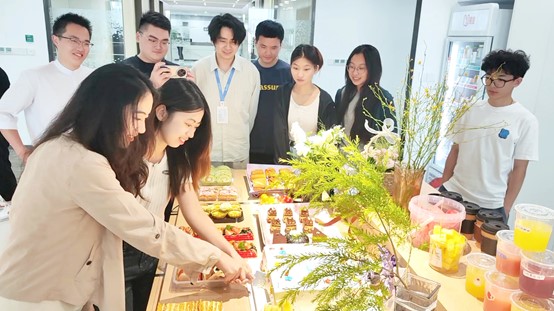 谛听“新”声，，，，，，共启新程——银河集团186net评估2025年新员工茶歇会圆满落幕