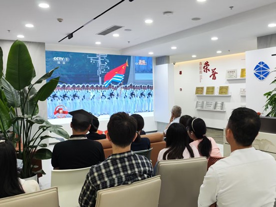 银河集团186net评估组织寓目纪念抗战胜利80周年阅兵式，，，，，罗致奋进实力