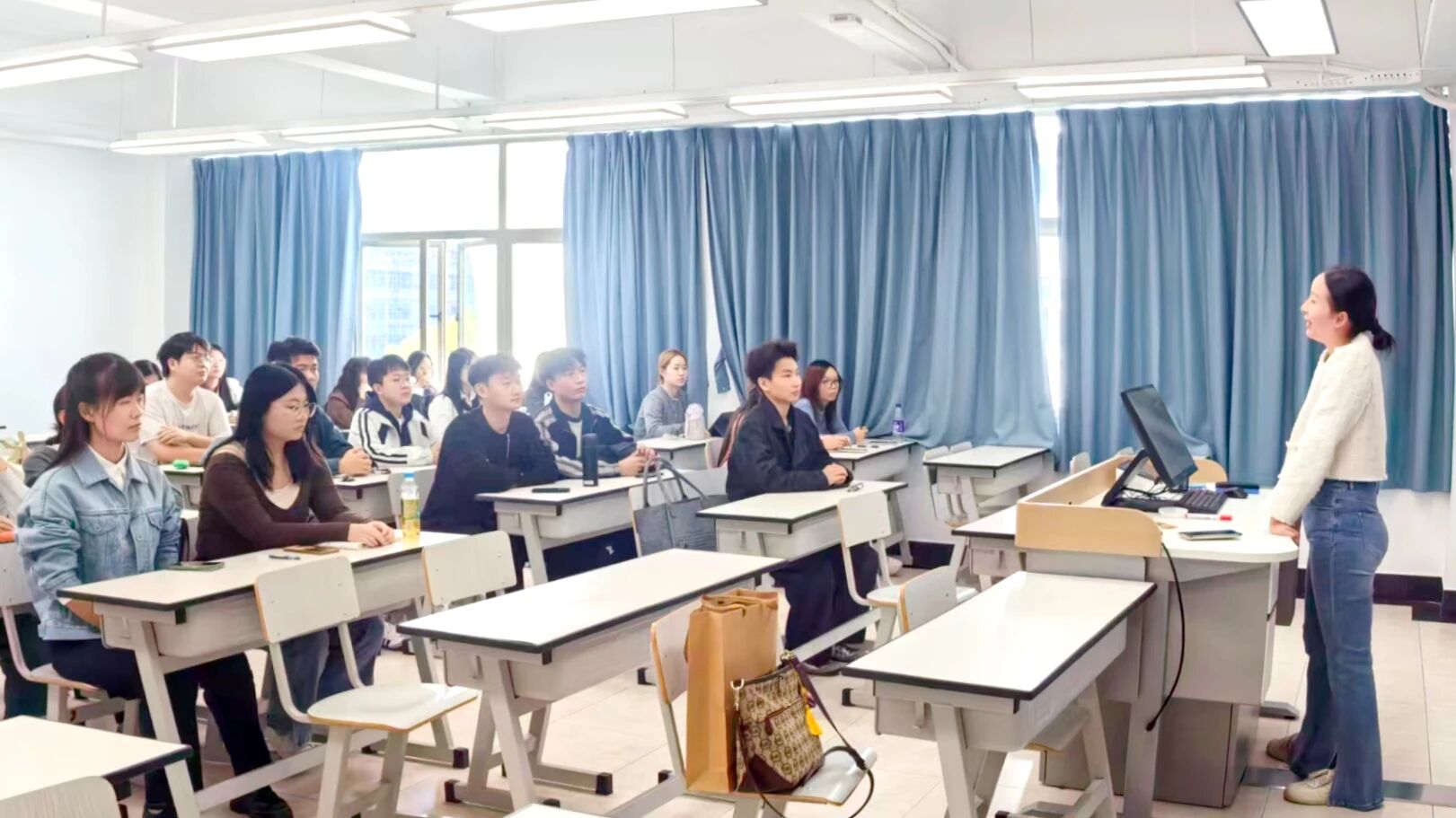 动态 | 银河集团186net评估受邀出席上海对外经贸大学产教融合金融人才作育钻研会暨金融治理学院建院30周年岁念大会并开展校招宣讲会